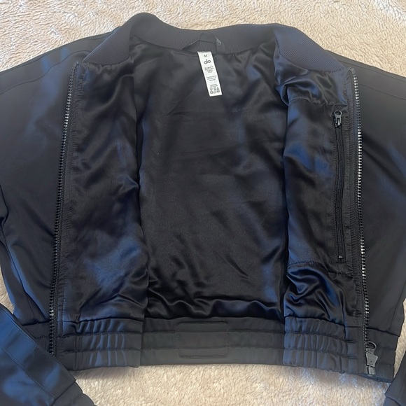 ALO Yoga Wintry Line Cropped Jacket - Picture 10 of 16